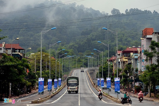 Đường Bình Minh (hay còn gọi là đường 27 m) là một trong những lối lên xuống tại điểm đầu của cao tốc dài nhất Việt Nam từ thành phố Lào Cai đến Hà Nội.